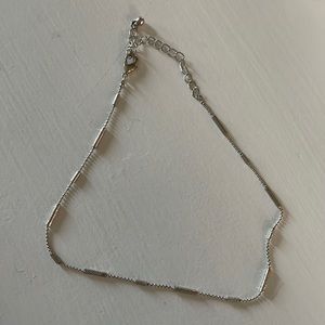 Uncommon James ready to mingle choker